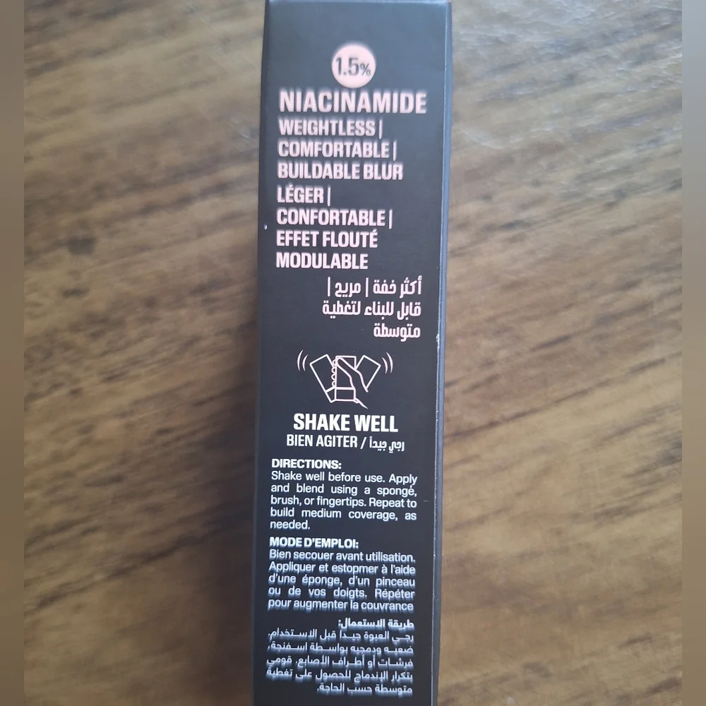 HUDA BEAUTY Easy Blur Foundation